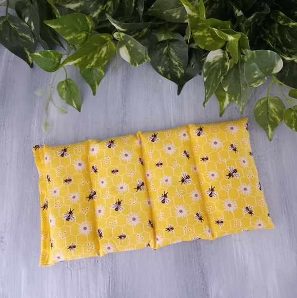 Microwavable Heating Pad Bumble Bees and Daisies Heat Pack - Picture 2 of 7
